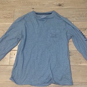 Men’s Vineyard Vines t shirt.